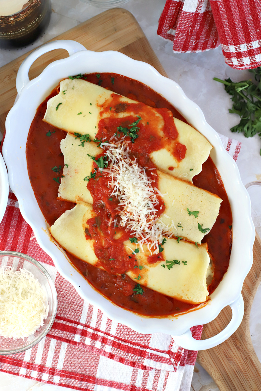 Easy recipe for homemade cheese filled manicotti crepes.